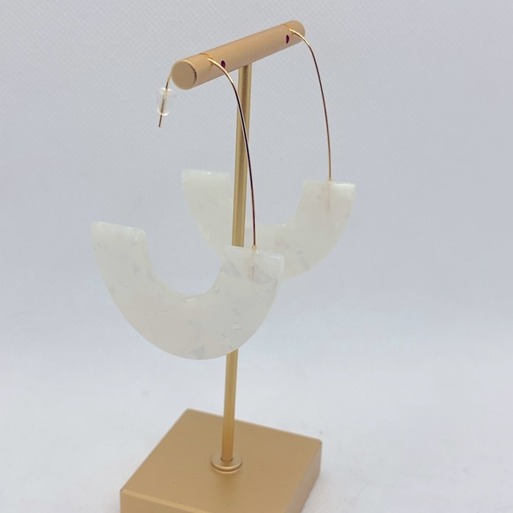 🎉 3 for $25 Pearlescent White Open Statement Earrings w/Hook Type Backing NWOT - Picture 1 of 7